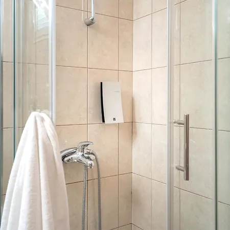 Longin - Zf Hvar Affittacamere